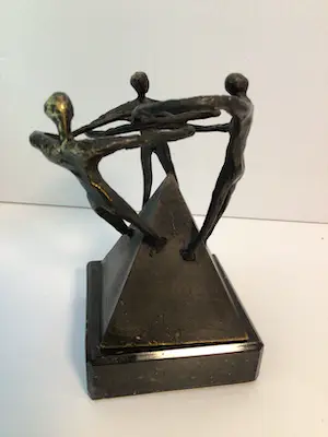 Corry Ammerlaan - Sculptuur “ Verbondenheid “ zeldzaam kopen? Bied vanaf 1!