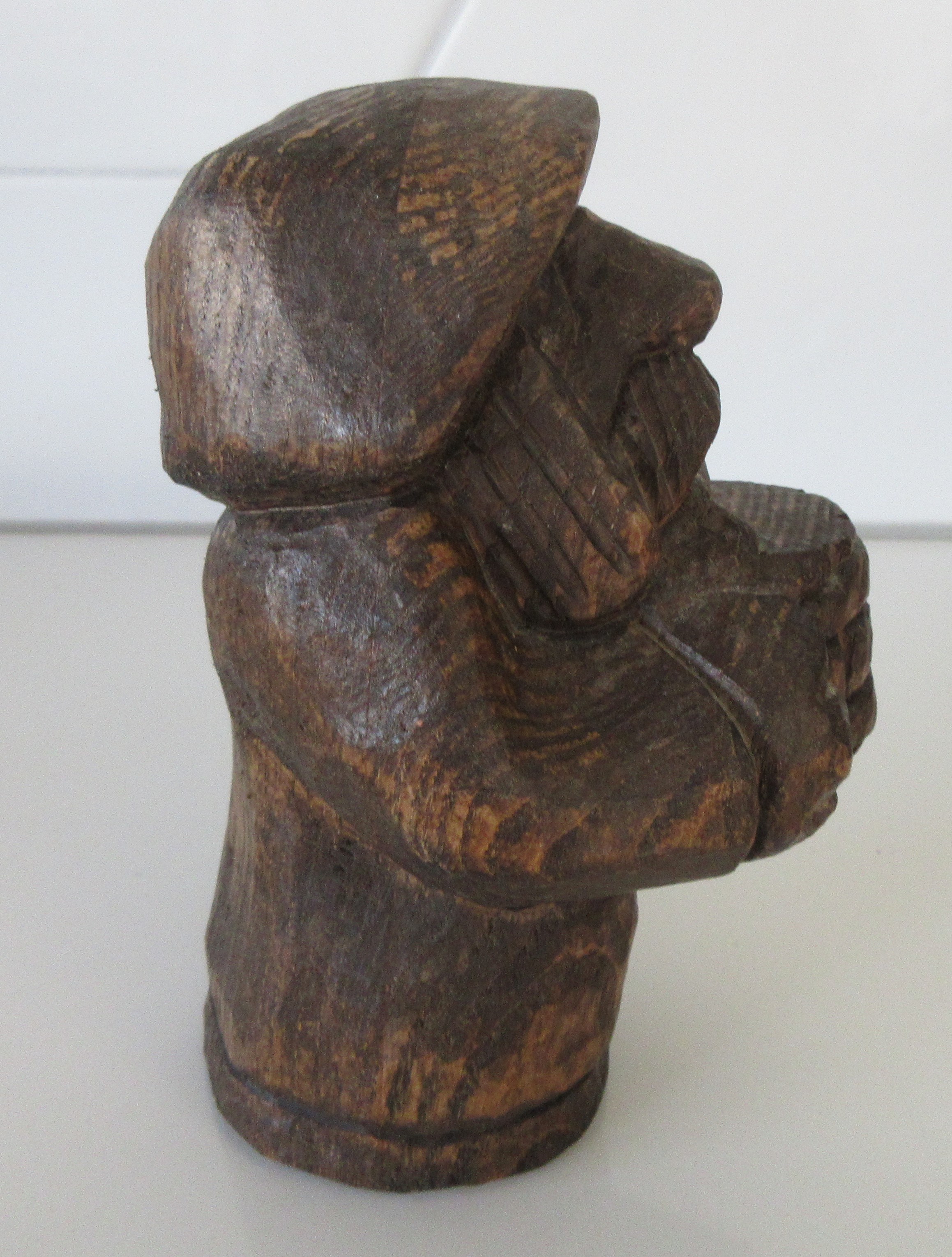 Niet of onleesbaar gesigneerd - Twee handgesneden houten Folk art figuurtjes  kopen? Bied vanaf 1!