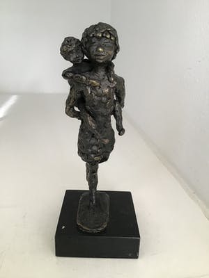 Astrid Veldhuyzen-Koppen - Sculptuur “ ZUSJES “. Gesigneerd kopen? Bied vanaf 60!