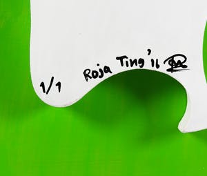 Roja Ting - Beschilderd houten sculptuur op stenen voet kopen? Bied vanaf 400!