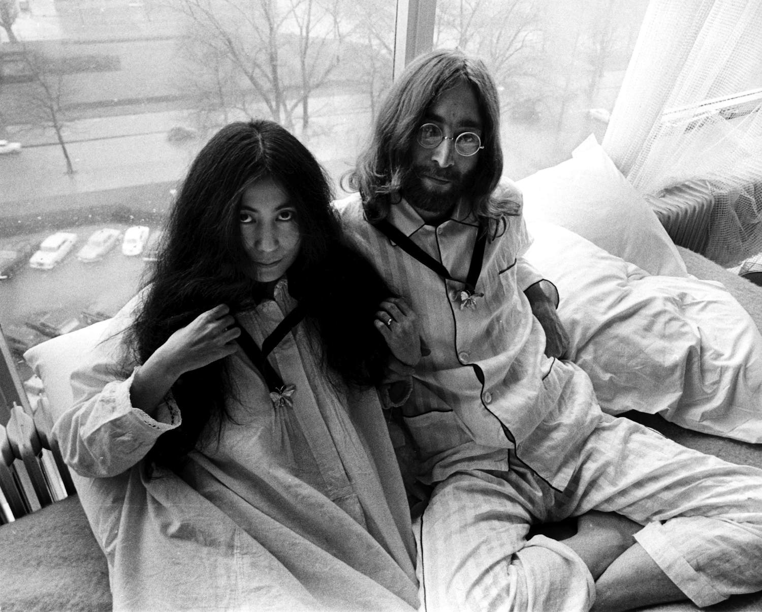 Cor Jaring - John Lennon en Yoko Ono in het Amsterdamse Hilton kopen? Bied vanaf 275!
