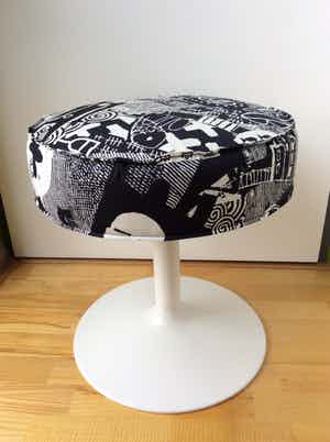 Vintage kruk met ronde metalen voet verkocht voor € 45!