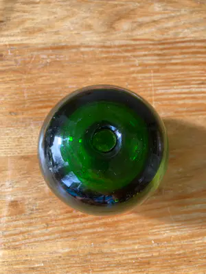 Vicke Lindstrand - Glazen bolvaasje groen in transparant glas kopen? Bied vanaf 35!