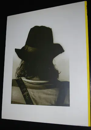 Hannes Kuiper - gesigneerd met een tekening- schaars boek kopen? Bied vanaf 65!