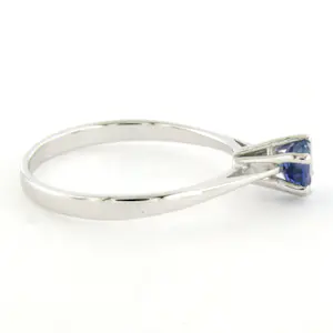 14k gouden solitaire ring met saffier tot. 0.38ct - 1.5 gram - ringmaat 17.25 kopen? Bied vanaf 165!
