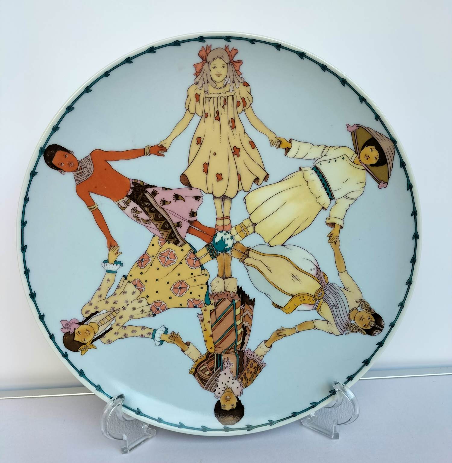 Villeroy en Boch - Herinneringsbord Unicef - Internationaal Jaar van het Kind verkocht voor € 15!