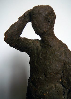 Ellie Hahn - Gebarende vrouw -gebakken klei, jaren '90- kopen? Bied vanaf 100!