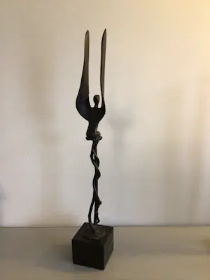 Klaas van den Berg - Sculptuur “ Godin Athena “.. kopen? Bied vanaf 135!