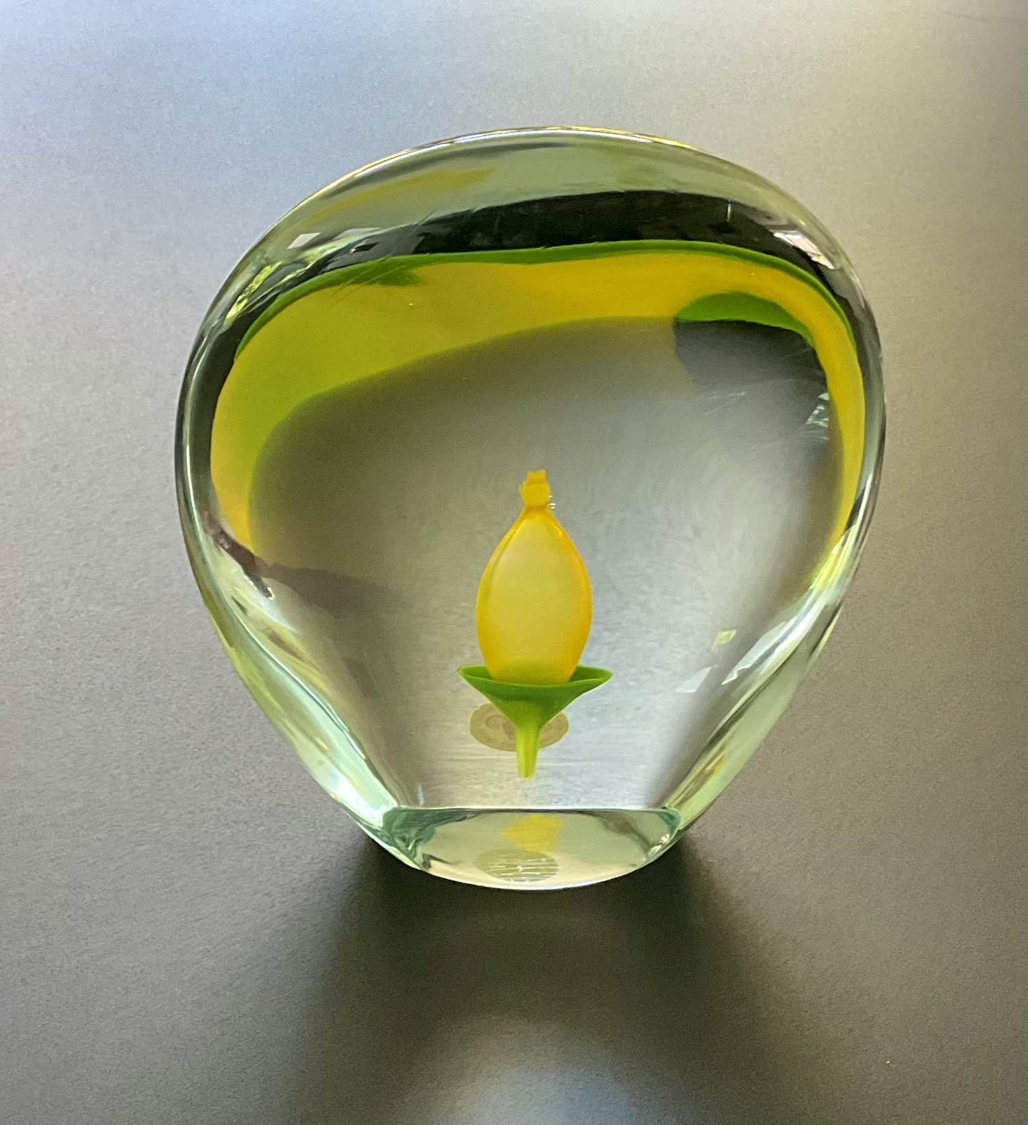 Emanuel Beranek - MASSIEF GLAZEN OBJECT met bloem kopen? Bied vanaf 39!