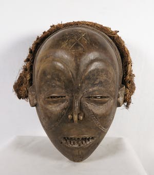 Chokwe - Gestoken initiatiemasker met scarificaties en haardracht van plantvezels kopen? Bied vanaf 1!