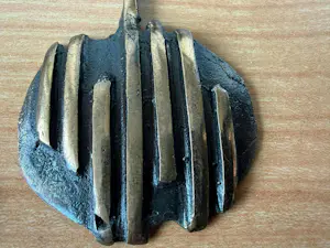 Harrie Lenferink - Prachtige bronzen hanger met originele ketting. kopen? Bied vanaf 125!