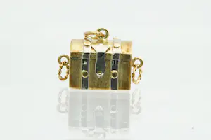 4- Mooi gedetailleerde 14 karaat bicolor gouden schatkist hanger kopen? Bied vanaf 320!
