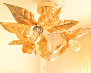 Willy Daro - Deckenlampe Messing vergoldet mit Blumenmuster für Massive 1970er Jahre kopen? Bied vanaf 300!