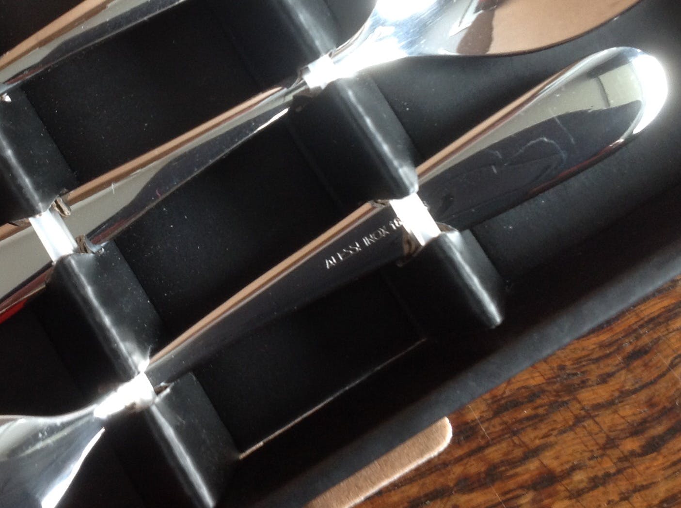 Alessi - en Luc Verschuuren: 4 lepels, 4 kopjes, 1 bus kopen? Bied vanaf 20!