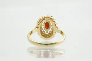 121 - Klassieke 18krt geel-gouden cluster of entourage ring met rode granaten kopen? Bied vanaf 190!