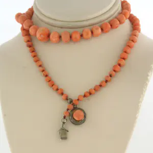 Zilveren slot aan een koraal kralen collier - 50 cm lang kopen? Bied vanaf 160!