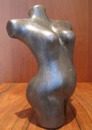 Niet of onleesbaar gesigneerd - Vrouwen torso verkocht voor € 10!