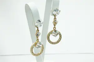 NV80- Chique & lange ONEDELE  Swarovski "Creativity Collection" oorsieraden kopen? Bied vanaf 45!