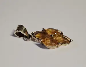 Nieuwe zilveren hanger met facet geslepen citrien: gele edelsteen, kopen? Bied vanaf 50!