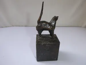 Brons (Onbekend) - kat met staart omhoog kopen? Bied vanaf 35!