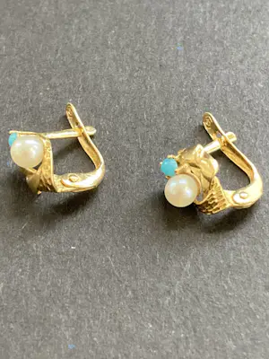 18 karaats geelgouden oorknoppen bezet met cultivé parel en turqoise kopen? Bied vanaf 120!