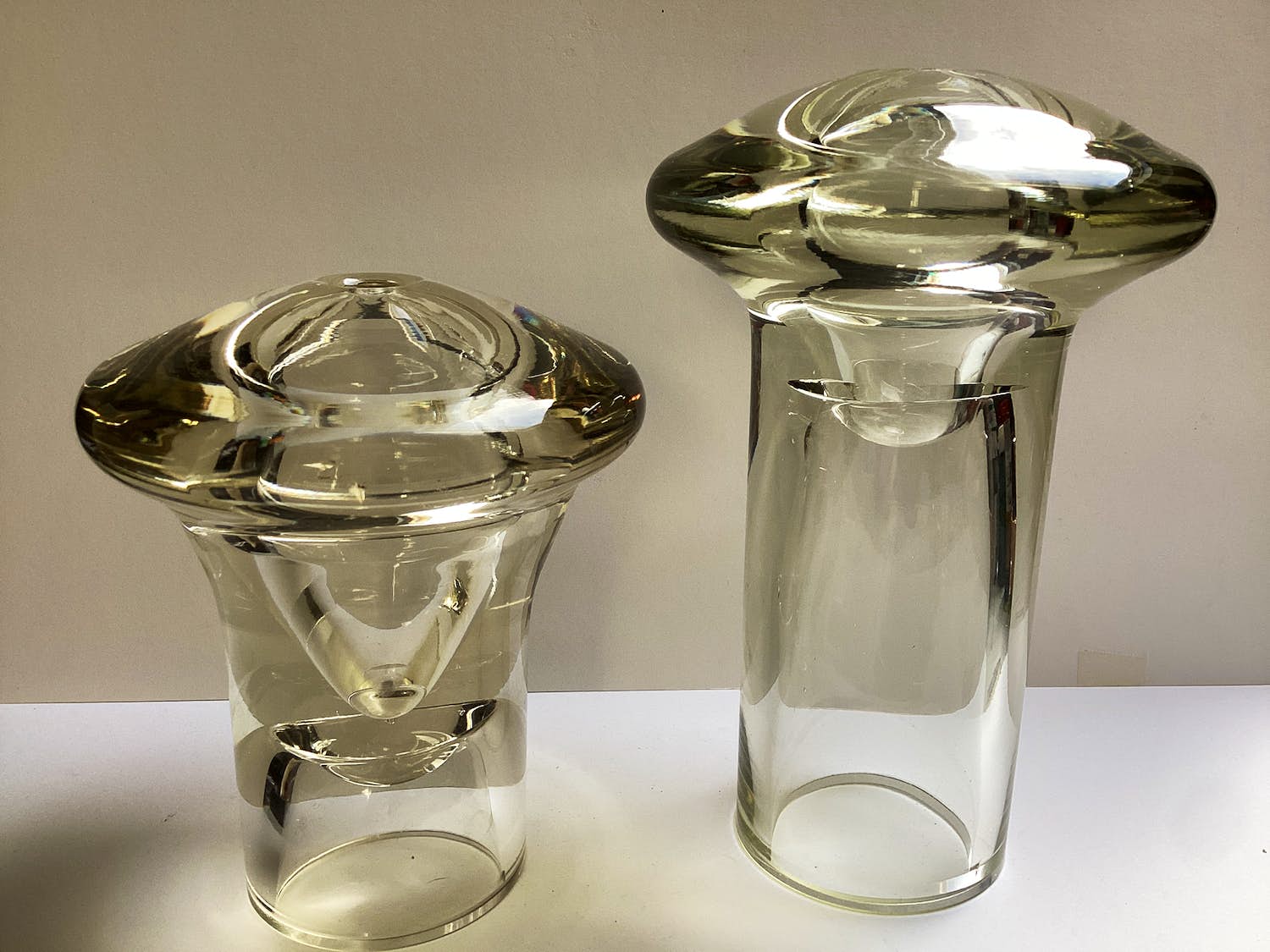 Niet of onleesbaar gesigneerd - 2 glazen objecten kopen? Bied vanaf 1!