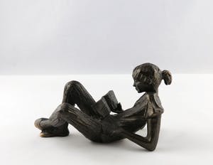 Astrid Veldhuyzen-Koppen - Brons, Lezend meisje kopen? Bied vanaf 35!