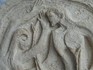 Klaas Pijlman - Plaquette van witte Chamotte / Aardewerk – Adam & Eva - ca. 1970 kopen? Bied vanaf 1!