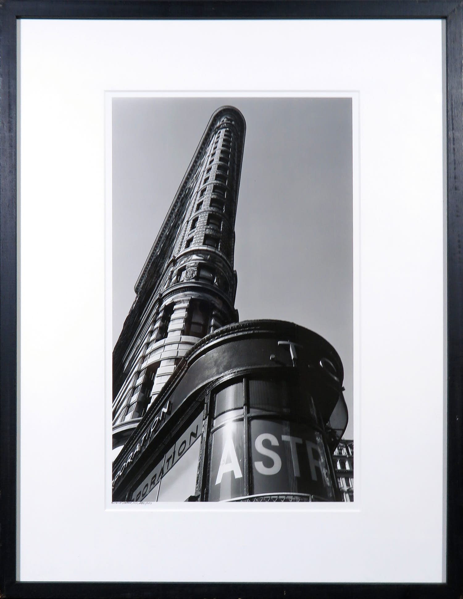 Teun Voeten - Foto, Flat Iron Tilted - Ingelijst verkocht voor € 50!