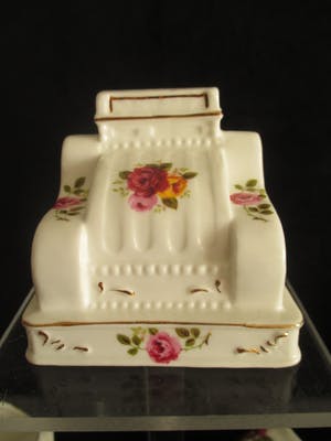 Niet of onleesbaar gesigneerd - 12 porseleinen miniaturen - Engeland - Cottage Rose kopen? Bied vanaf 1!