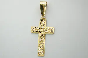 71 - Mooi bewerkte en zo goed als nieuwe 14 karaat geel gouden kruis hanger kopen? Bied vanaf 210!