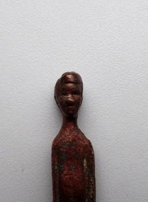 Niet of onleesbaar gesigneerd - Naakte Jongen - Brons kopen? Bied vanaf 1!