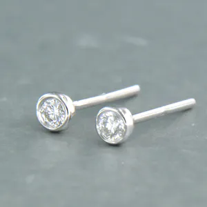 14k wit gouden solitair oorknoppen met briljant geslepen diamant tot. 0,20ct kopen? Bied vanaf 240!