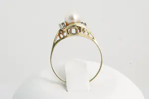 72 - Elegante 14 karaats geel-gouden dames  ring met parel en diamant (achtkant) kopen? Bied vanaf 80!