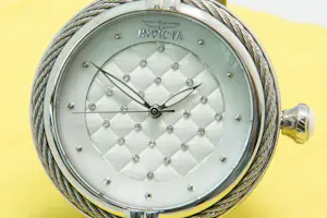 58- Zo goed als nieuw Invicta "bolt lady 28923" dames polshorloge met Box + cert kopen? Bied vanaf 70!