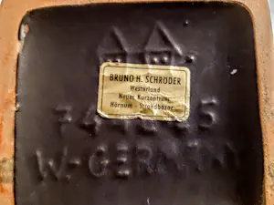 Carstens Tonnieshof - Keramik Vase Relief-Rippendekor Orange/braun 60er/70er Jahre kopen? Bied vanaf 70!