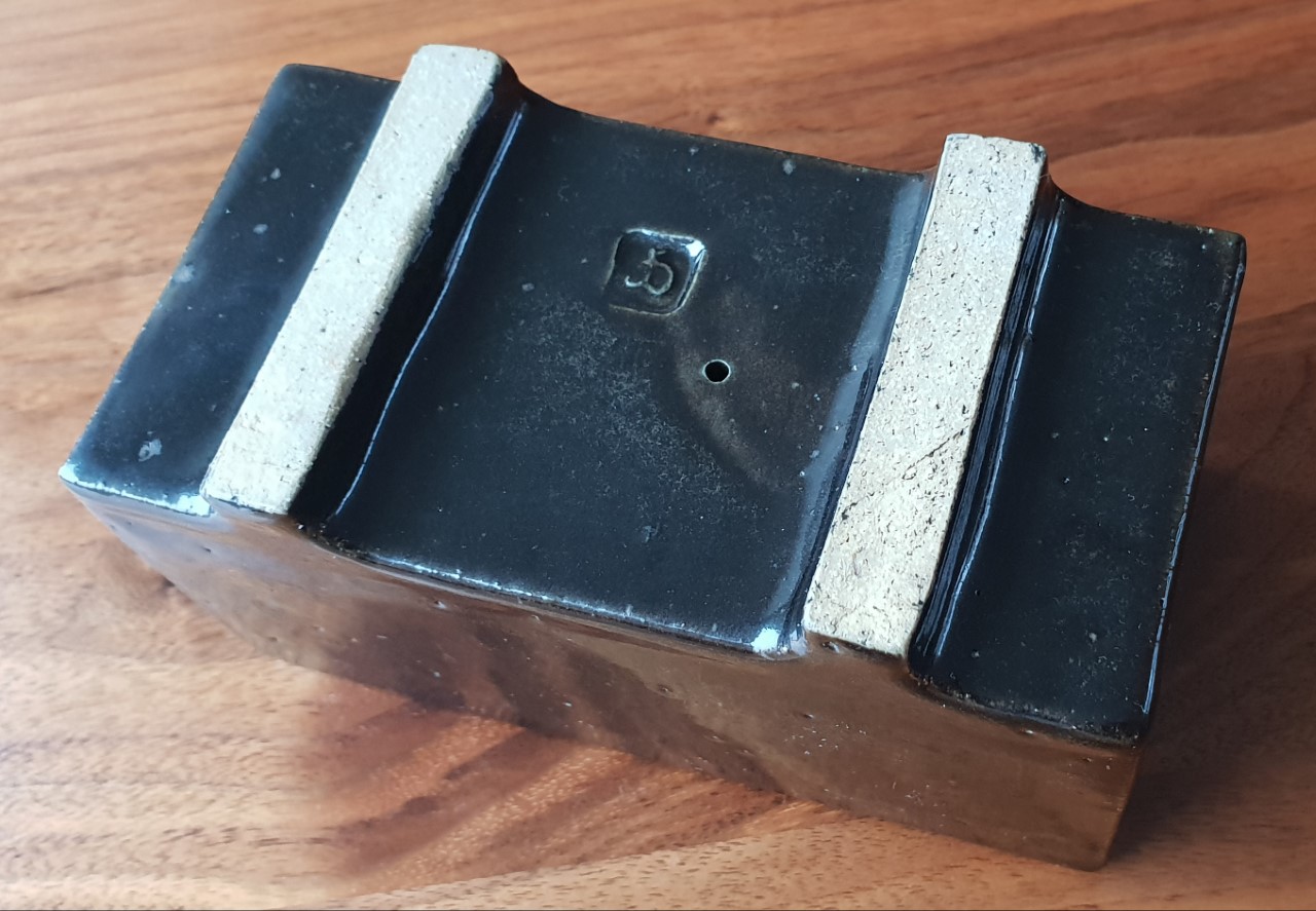 Niet of onleesbaar gesigneerd - keramiek, box, monogram doch voor mij onbekend kopen? Bied vanaf 1!