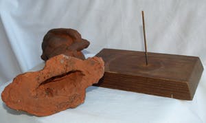 Niet of onleesbaar gesigneerd - Beeld van klei , Melodie , Rubinstein – 1941 – gesigneerd CH of HC kopen? Bied vanaf 1!