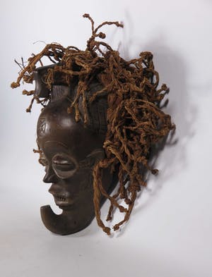Chokwe - Houten Chihonge initiatiemasker met touwhaar kopen? Bied vanaf 1!