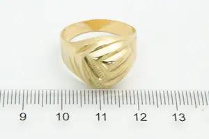 57 - Mooi gedetailleerde 18 Krt geel gouden "tulband" of fantasie ring kopen? Bied vanaf 330!