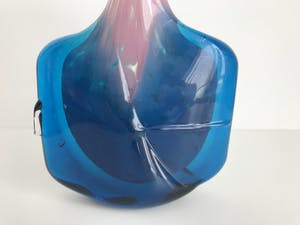 Mdina kunstglas - Michael Harris Mdina Fish vaas / Axe head vaas roze blauw kopen? Bied vanaf 105!