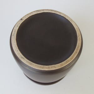 Floris Meydam - Matbruin platelen vaasje - Flora Hardenberg kopen? Bied vanaf 1!