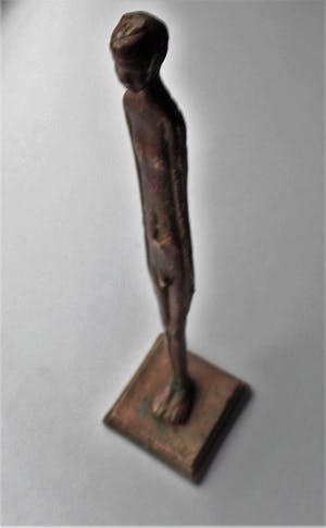 Niet of onleesbaar gesigneerd - Naakte Jongen - Brons kopen? Bied vanaf 1!