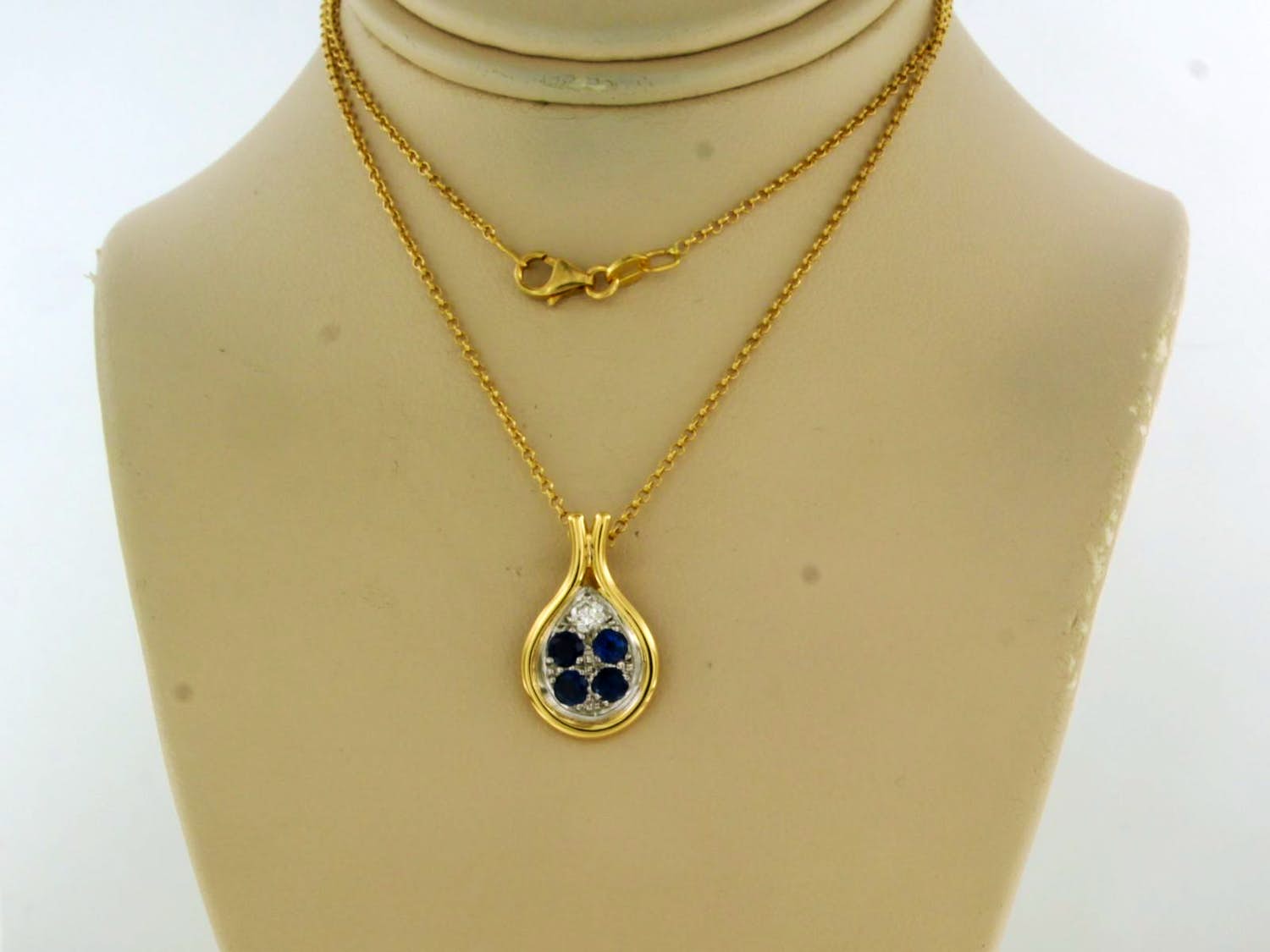 18k gouden collier met hanger met saffier en briljant geslepen diamant tot0.12ct kopen? Bied vanaf 365!