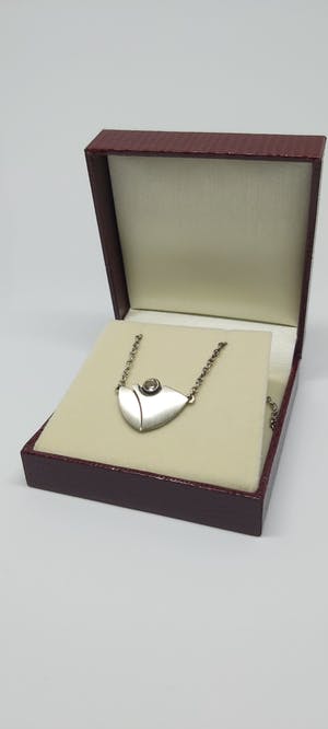 Buy Z1 zilveren collier met zirkonia? Bid from 20!