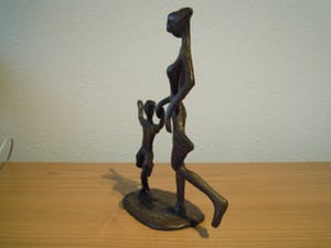 Corry Ammerlaan - Prachtig beeld moeder met kind aan de hand. kopen? Bied vanaf 45!