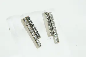 71 - Stijlvolle set 14kt witgoud en 0.25crt (deels zwarte carbonado) diamantjes kopen? Bied vanaf 230!