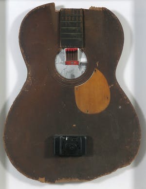 Richard Tipping - Assemblade van hout, lucifers en een camera, It's snowing the blues (...) - Ingelijst kopen? Bied vanaf 50!