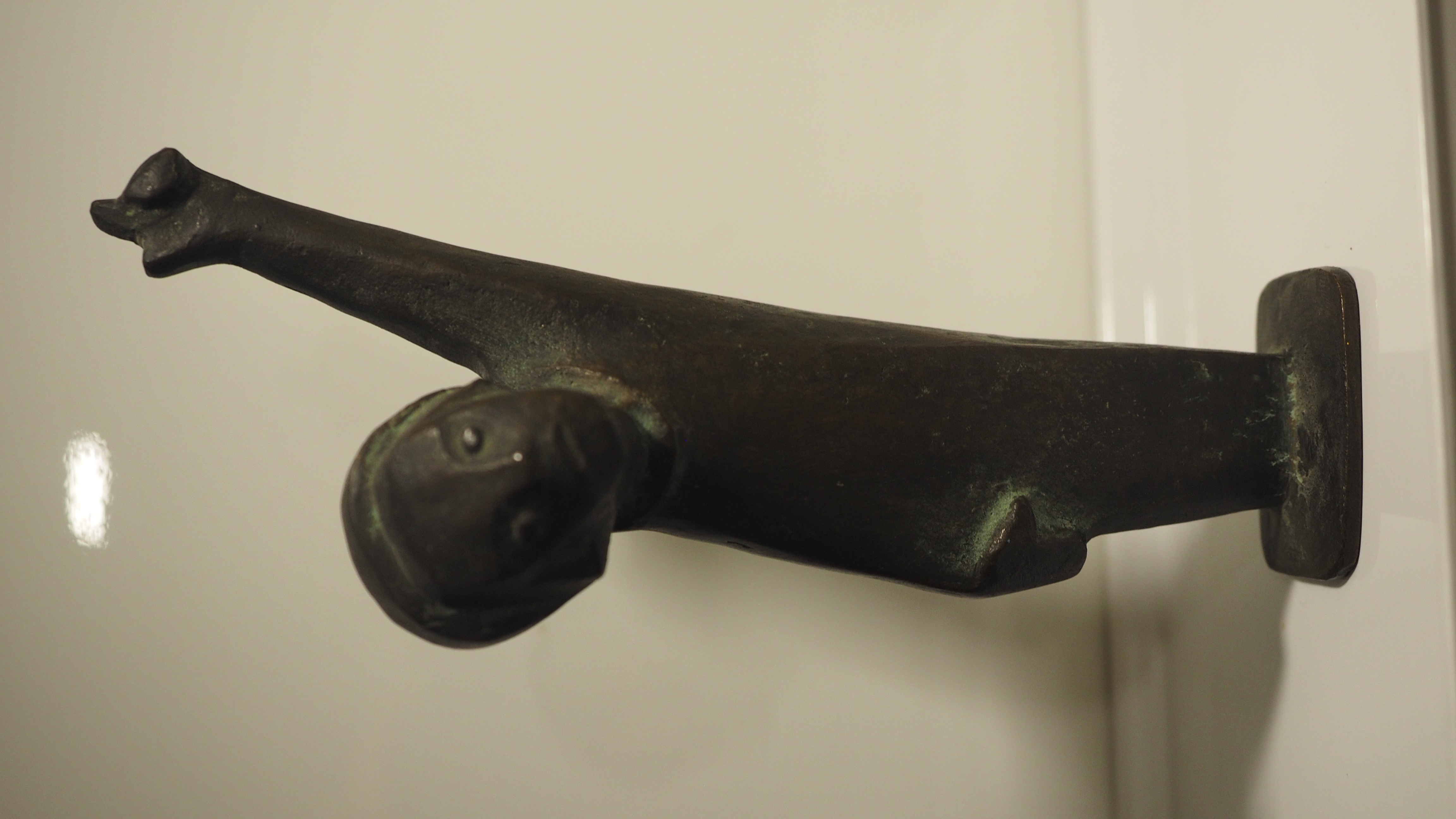 Kurt Lehmann - Kurt Lehmann Bronze Skulptur - Kleiner Knabe mit erhobenem Arm kaufen? Bieten Sie von 550!