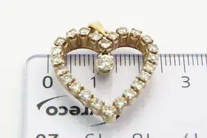 78 - Relatief grote14krt  geelgouden  harthanger met diamant ca 1.50crt briljant kopen? Bied vanaf 800!